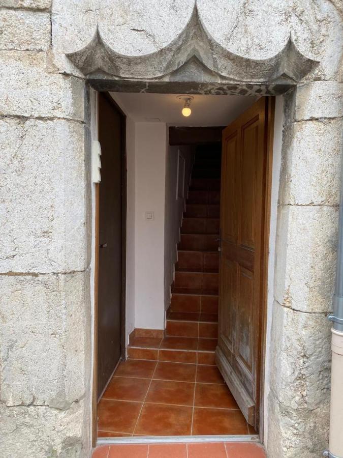 Petit Appartement Calme En Plein Centre Du Village De Ribiers Екстериор снимка